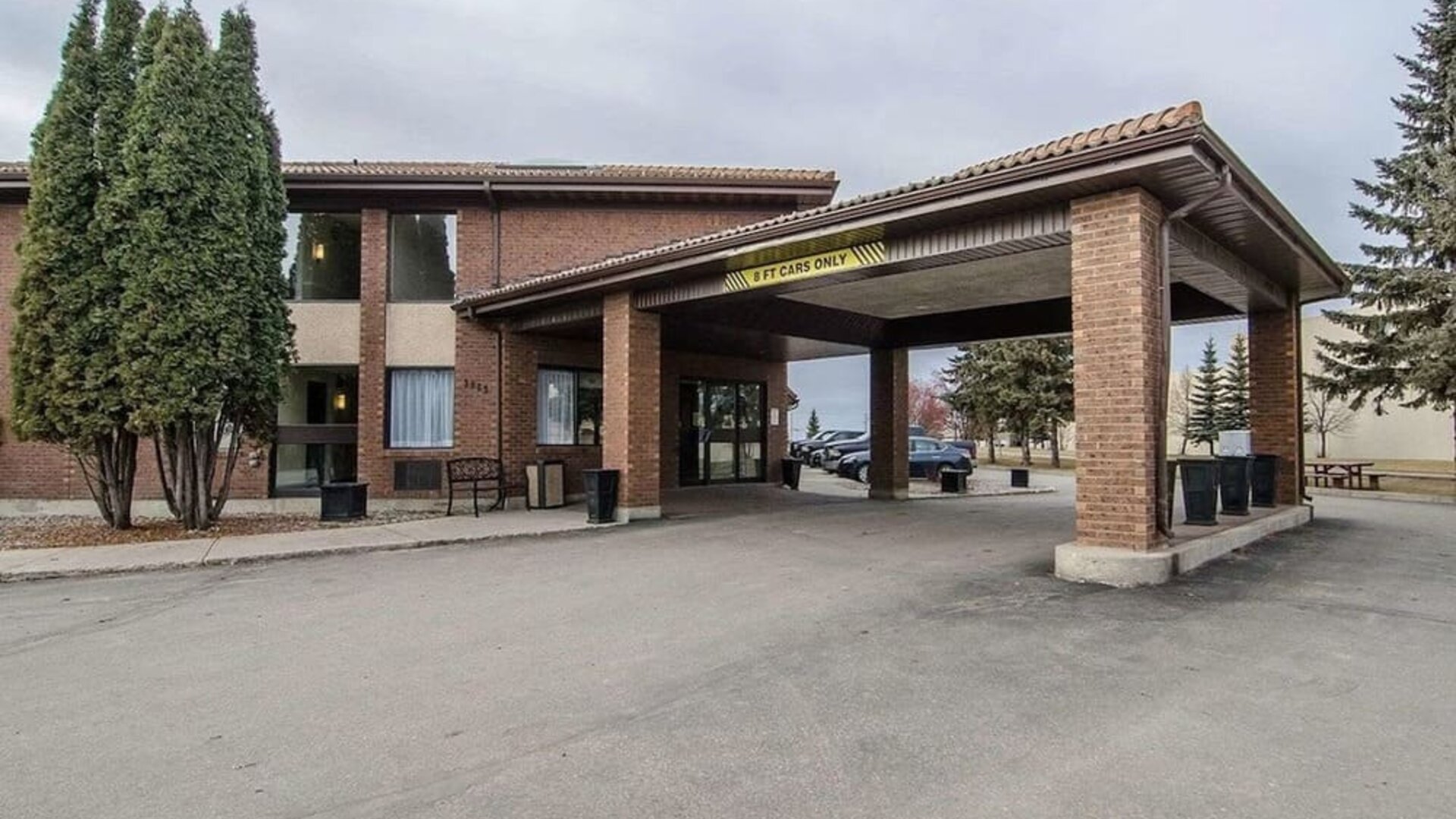 Hotel entrance and parking area at Comfort Inn Prince Albert.