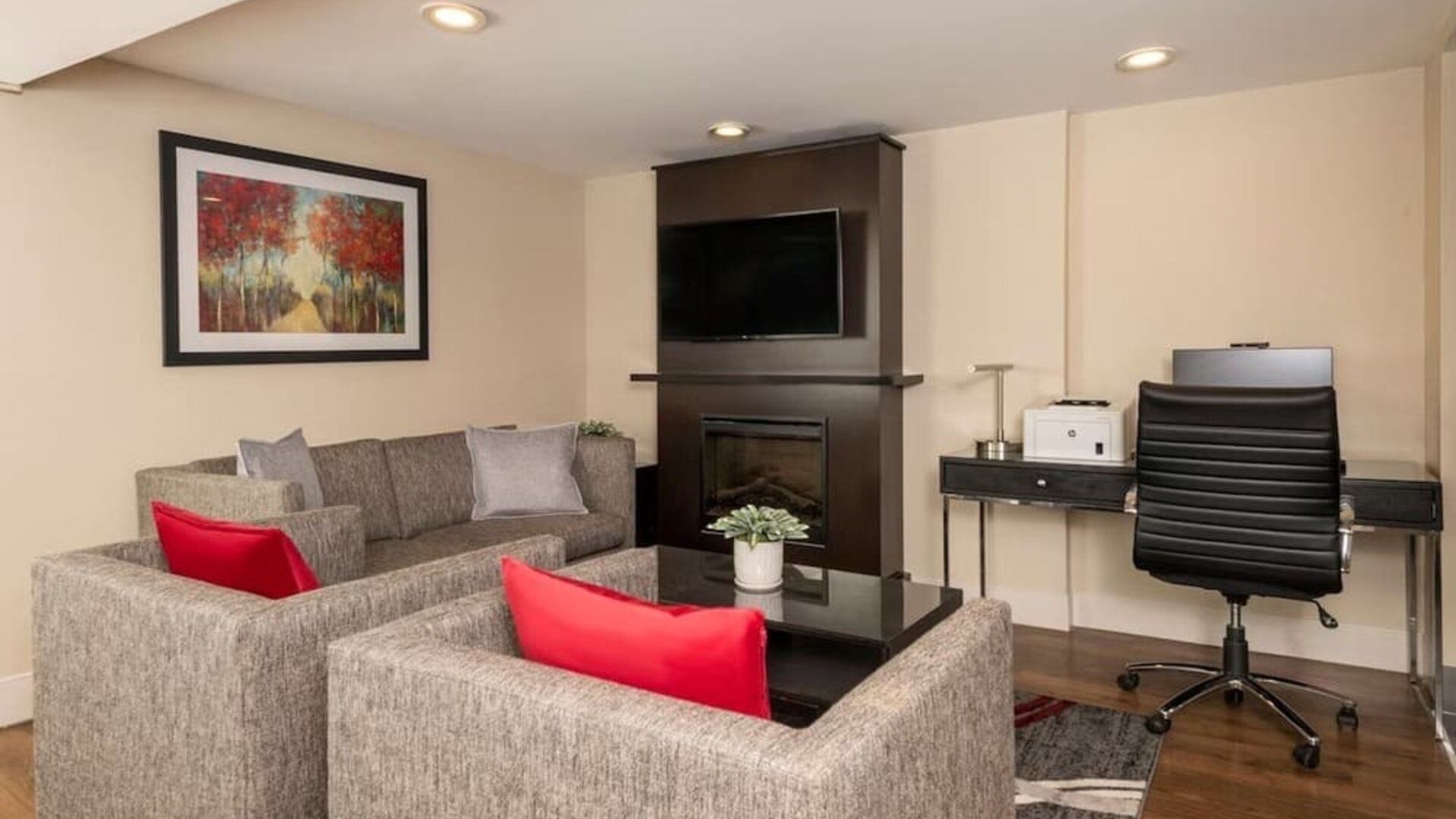 Lobby lounge Lobby lounge with workspace, TV screen and fireplace at Comfort Inn Ottawa East.