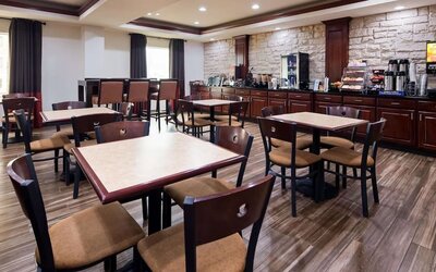 Dining area perfect for coworking at Best Western Granbury Inn & Suites.