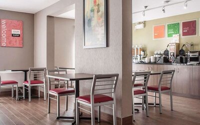 Dining area at Comfort Inn Orillia.