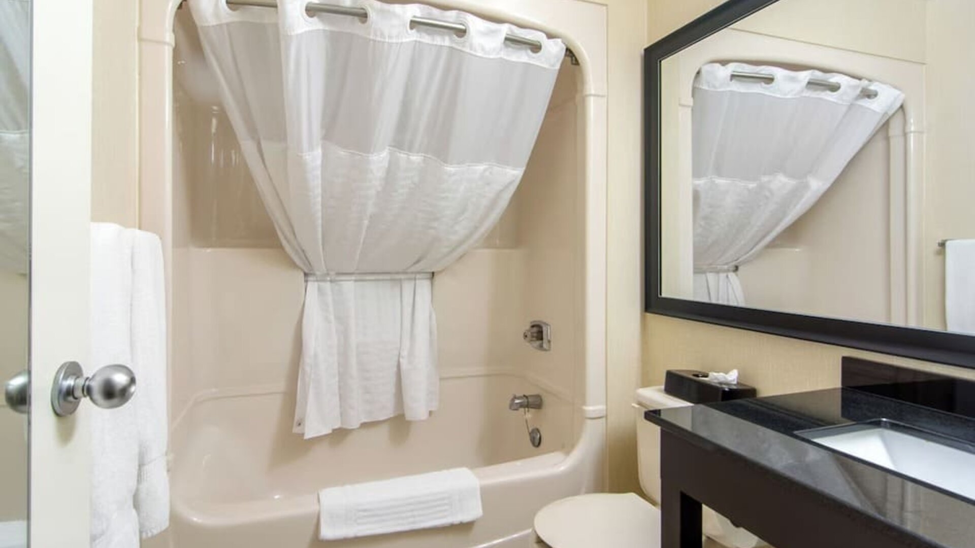Guest bathroom with tub at Comfort Inn Orillia.