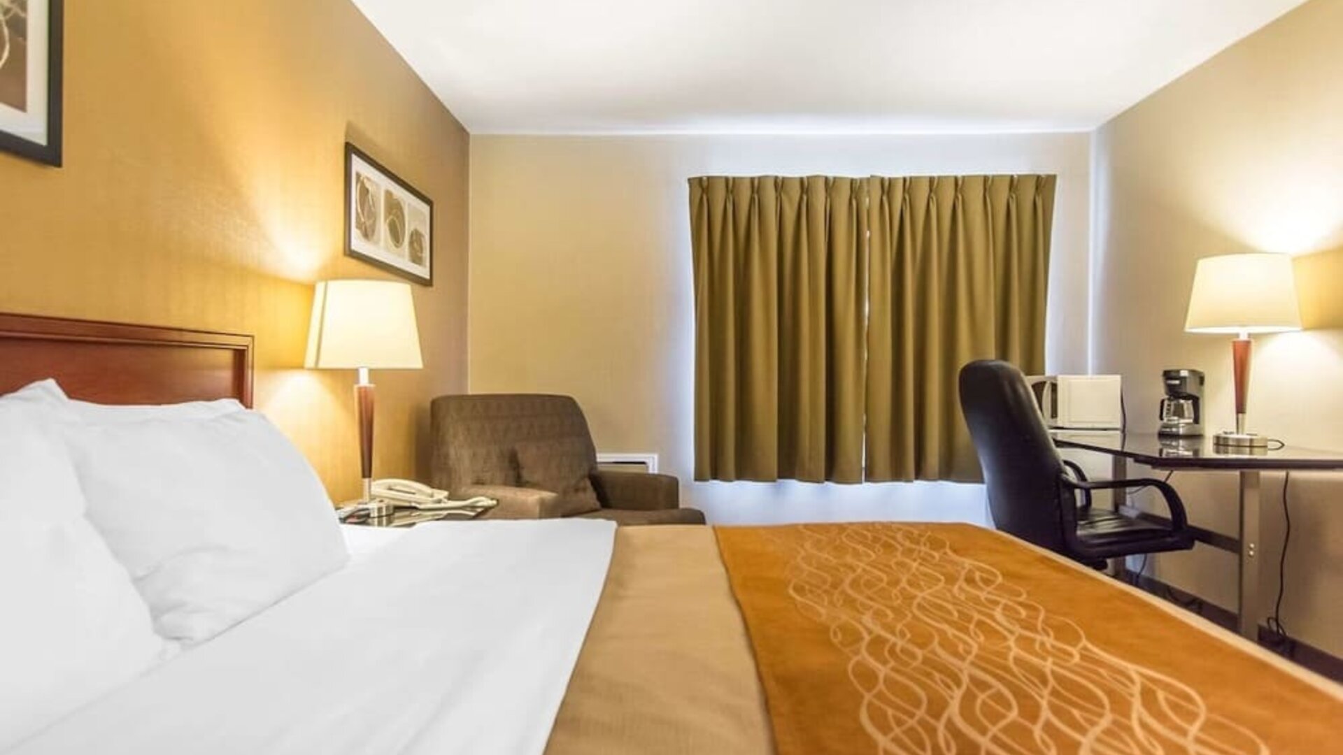 Day use room with work desk at Comfort Inn New Glasgow.