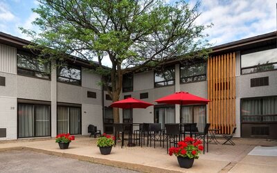 Outdoor lounge area at Comfort Inn Ottawa West.