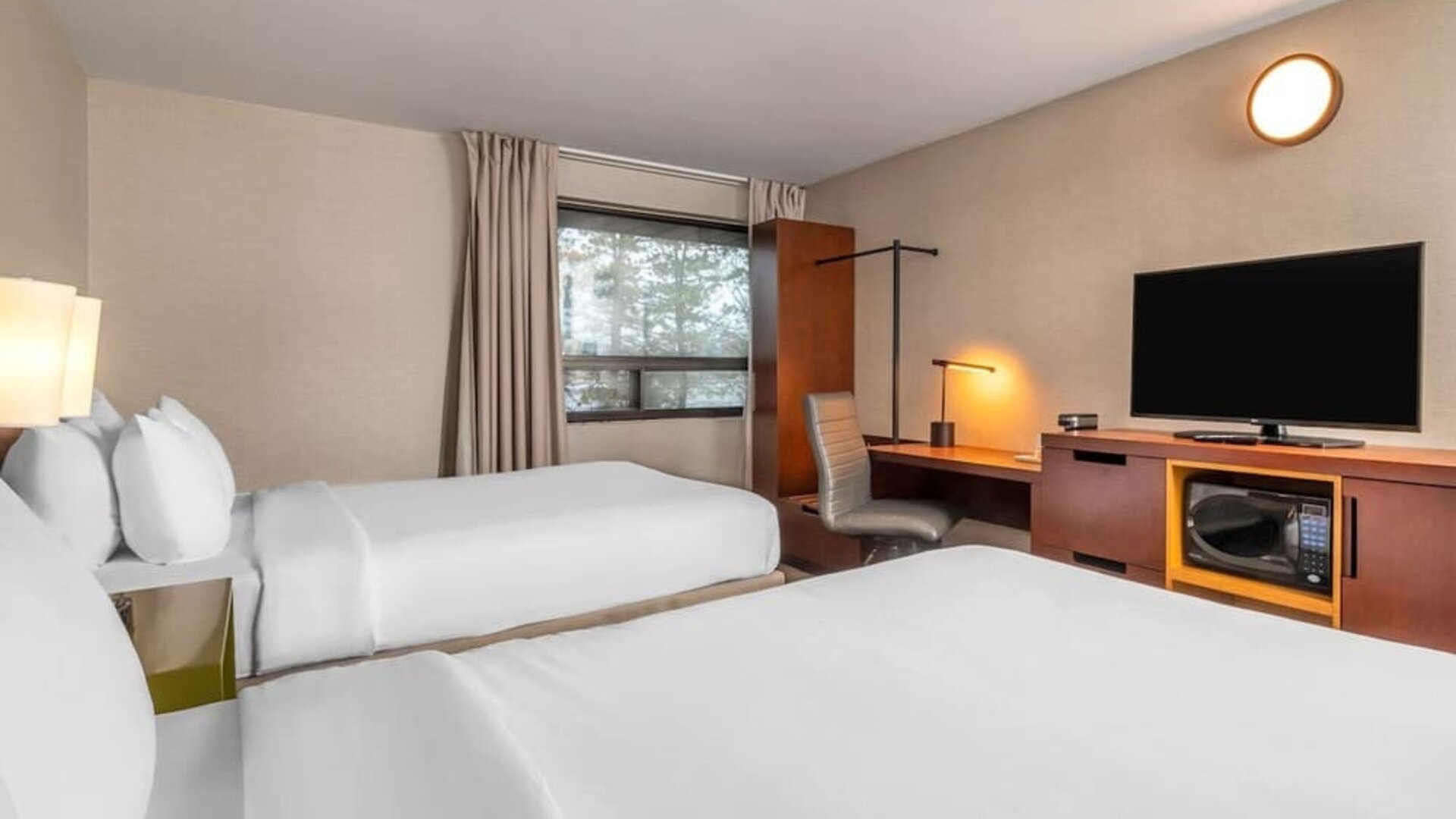 Day use twin room at Comfort Inn Ottawa West.