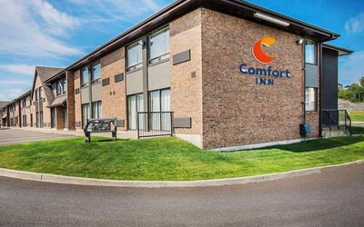 Hotel exterior and parking area at Comfort Inn Edmundston.