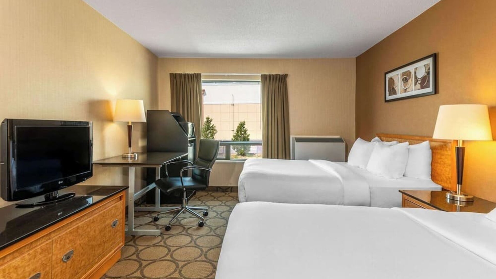 Bright day use twin room at Comfort Inn Edmundston.