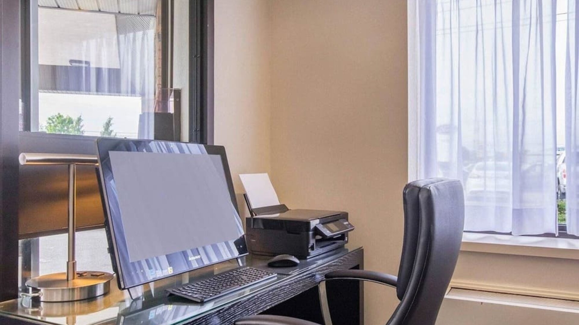 Business center with computer, printer and ergonomic chair at Comfort Inn Baie Comeau.