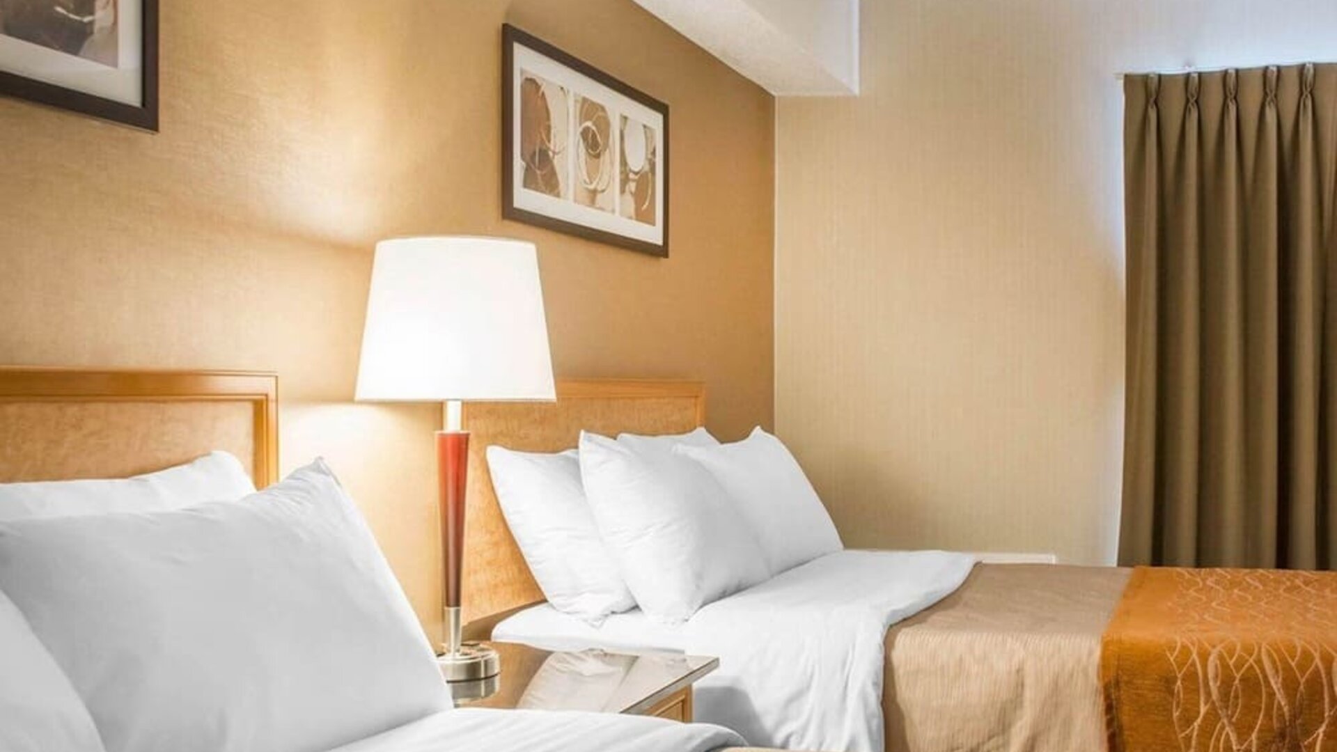 Day use twin room at Comfort Inn Brantford.