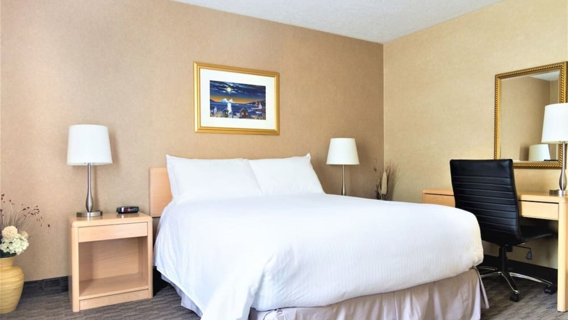 Day use room with work desk at Mount Peyton Resort & Conference Center.