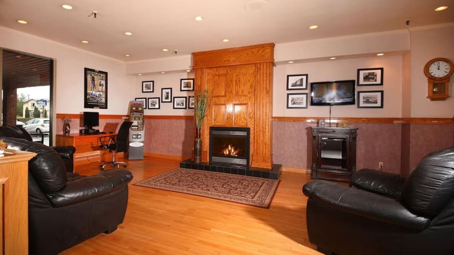 Lobby lounge with workspace, fireplace and ATM at Mount Peyton Resort & Conference Center.