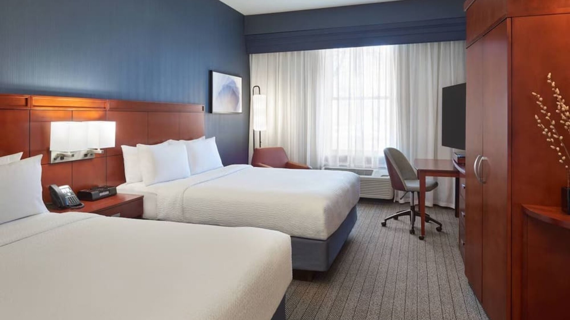 Day use twin room with work desk at Courtyard By Marriott Waterloo St. Jacobs.