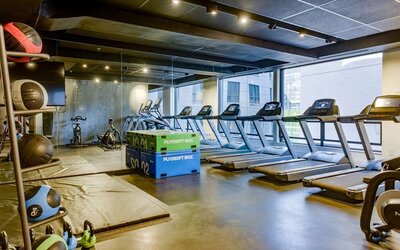 Fully equipped fitness center at Hotel Monville - 295871.