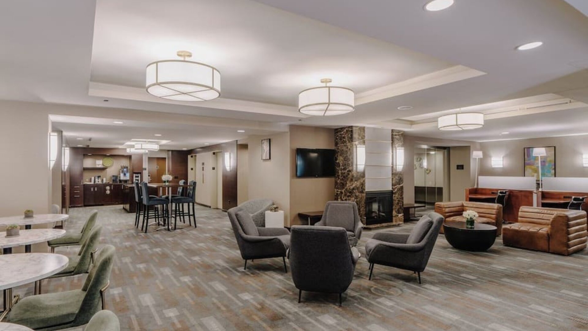 Dining area perfect for coworking at Club Quarters Hotel Wacker At Michigan.