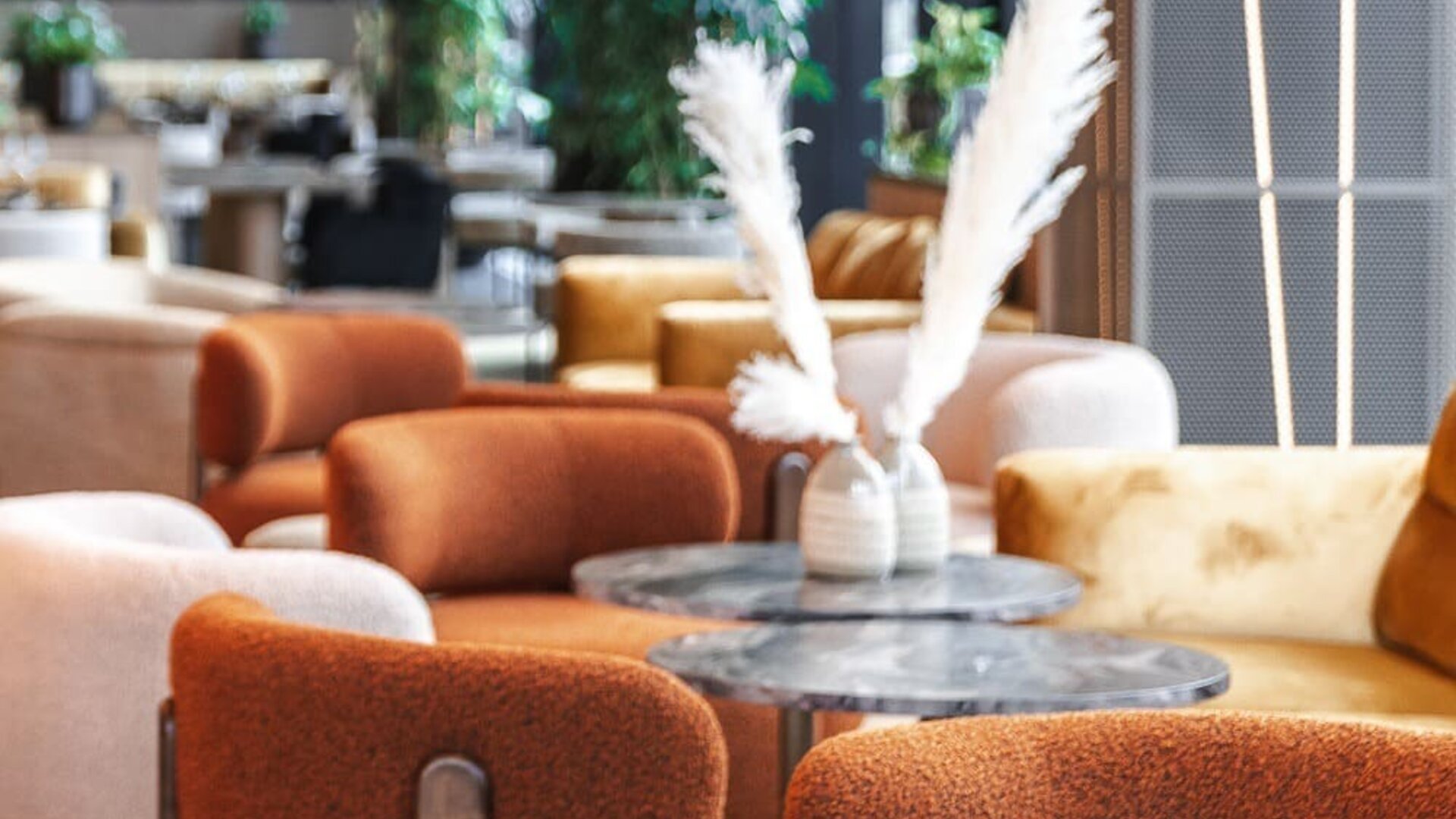 Bar and coworking area at Pullman Lyon.