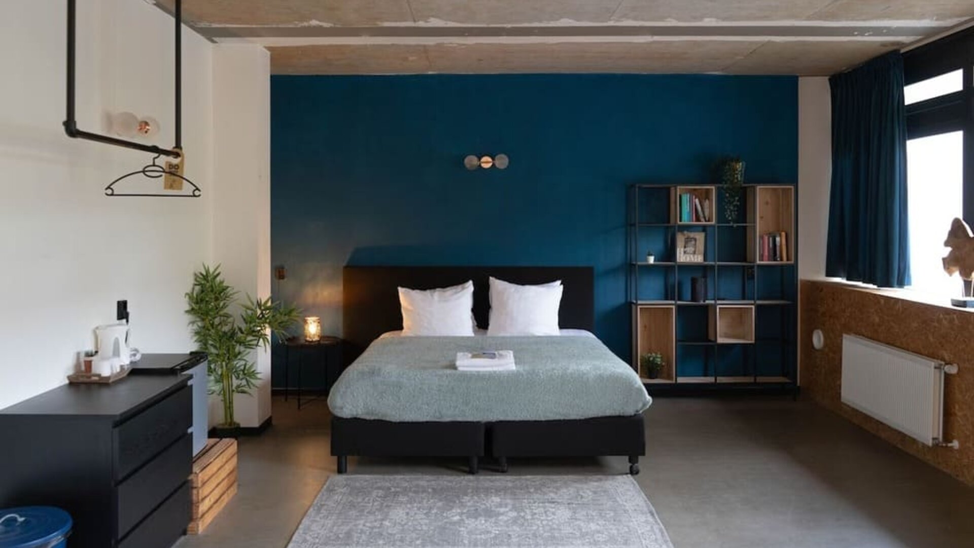 Romantic king room at Urban Hotel The Golden Stork.