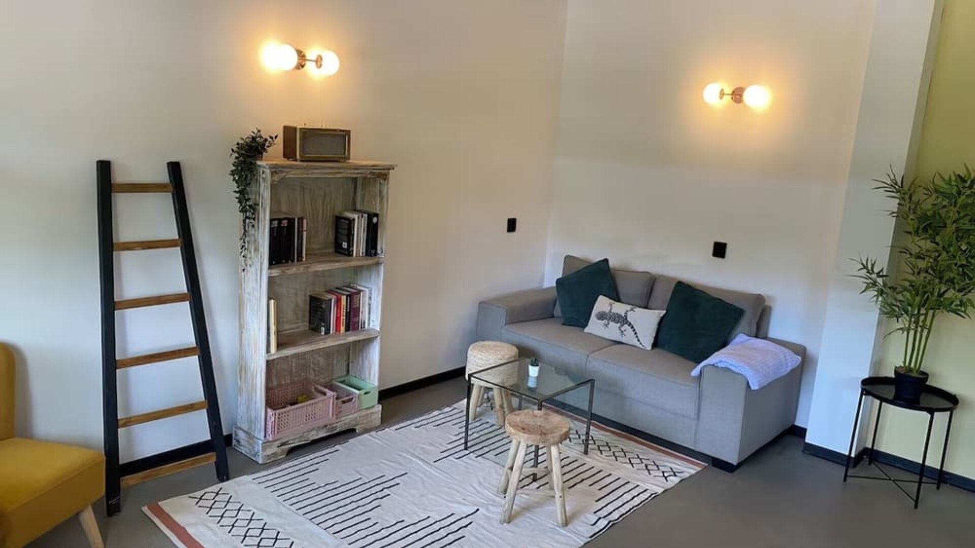 Lounge area at Urban Hotel The Golden Stork.