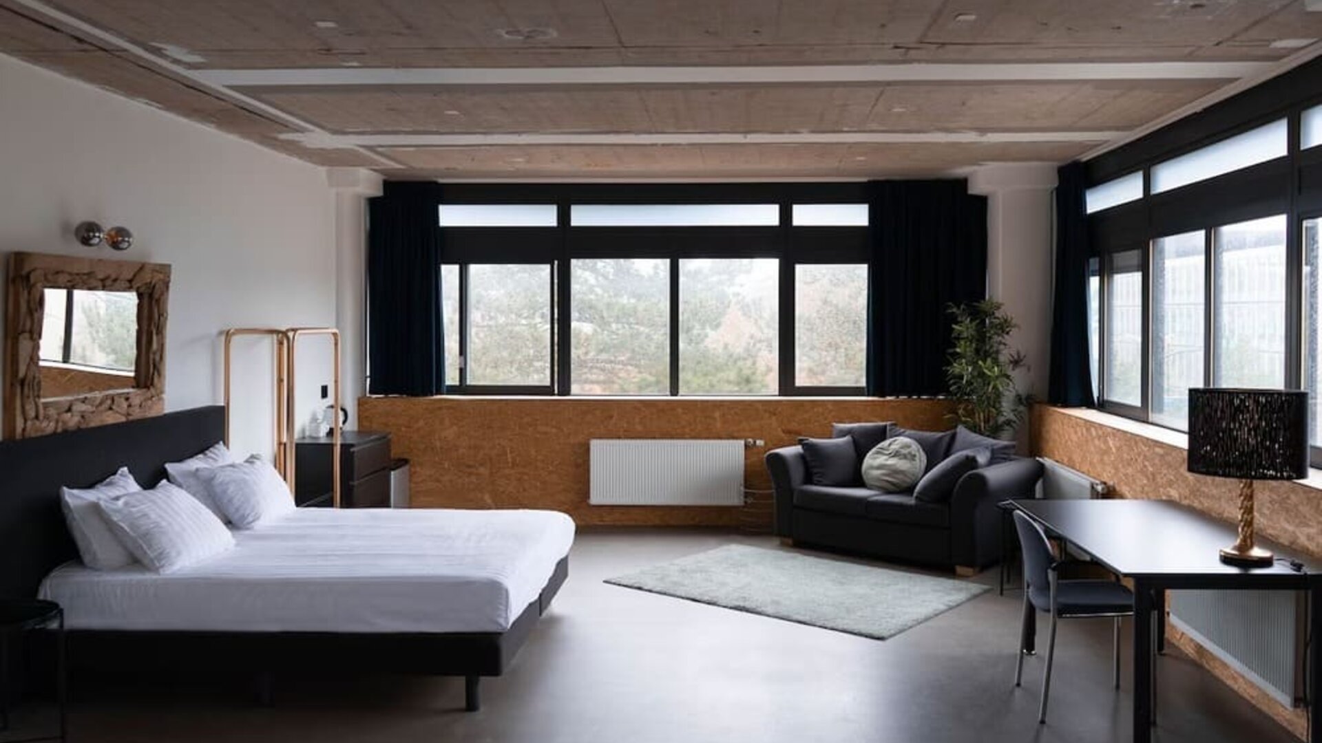 Spacious king room at Urban Hotel The Golden Stork.