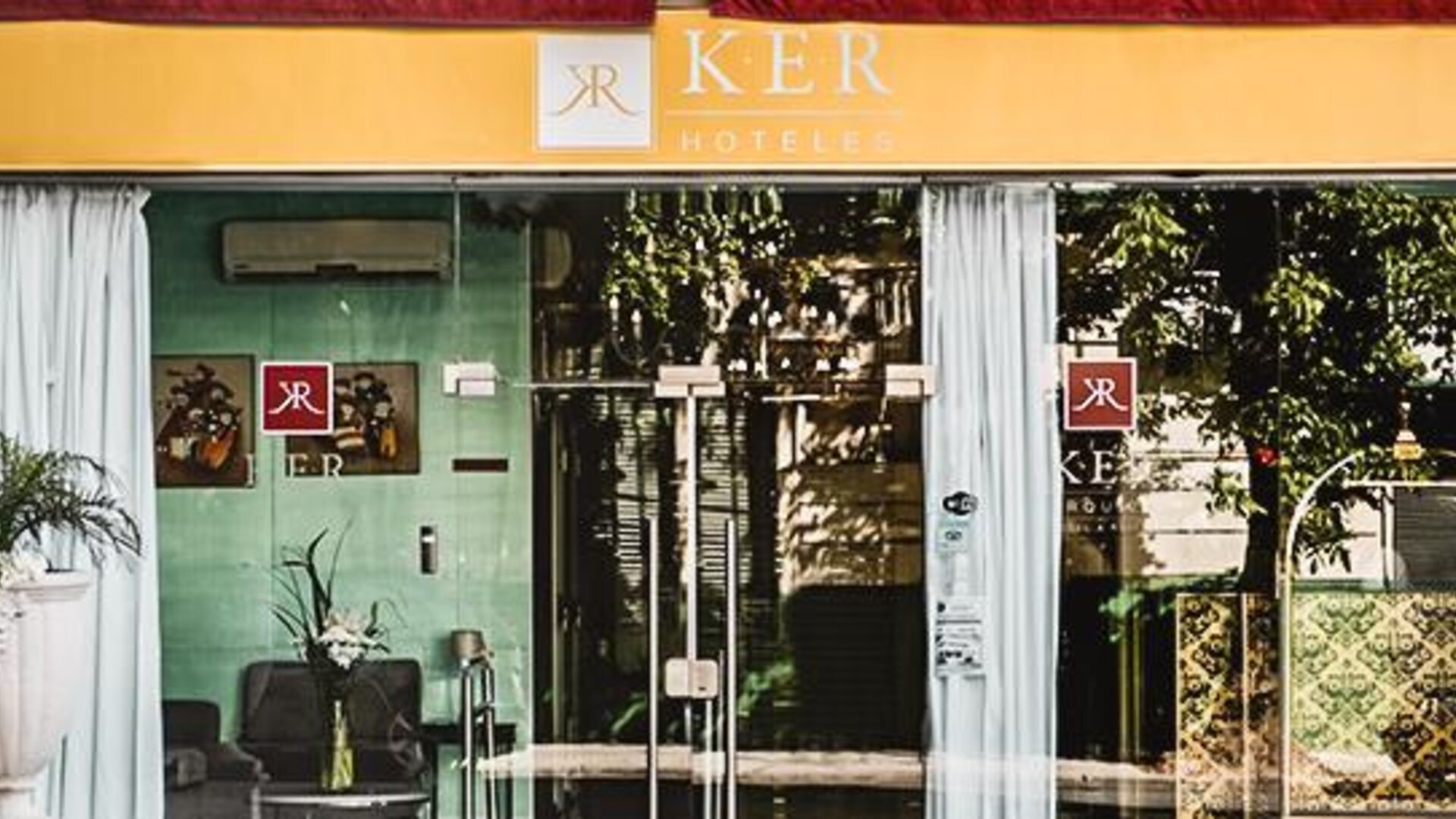 Ker Urquiza Hotel