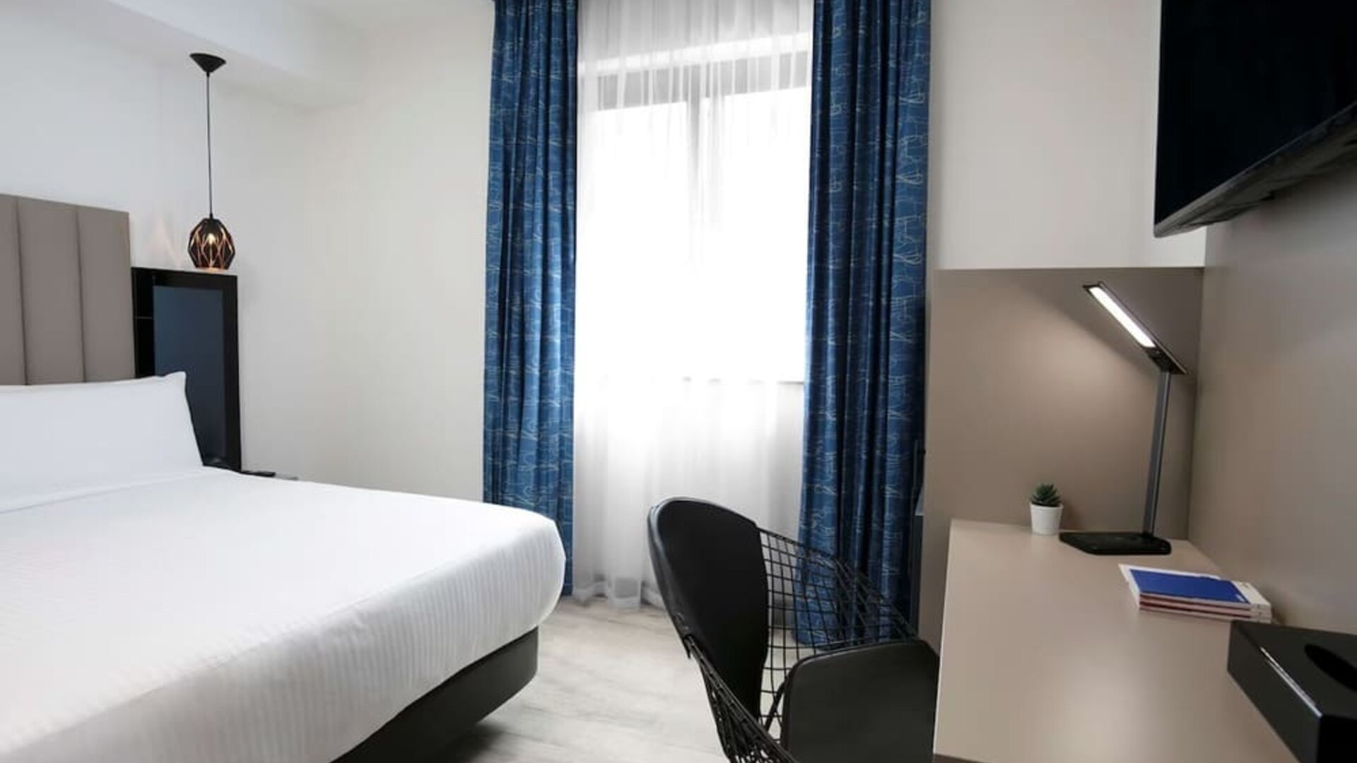 Day use room with natural light at Spark By Hilton Luton.