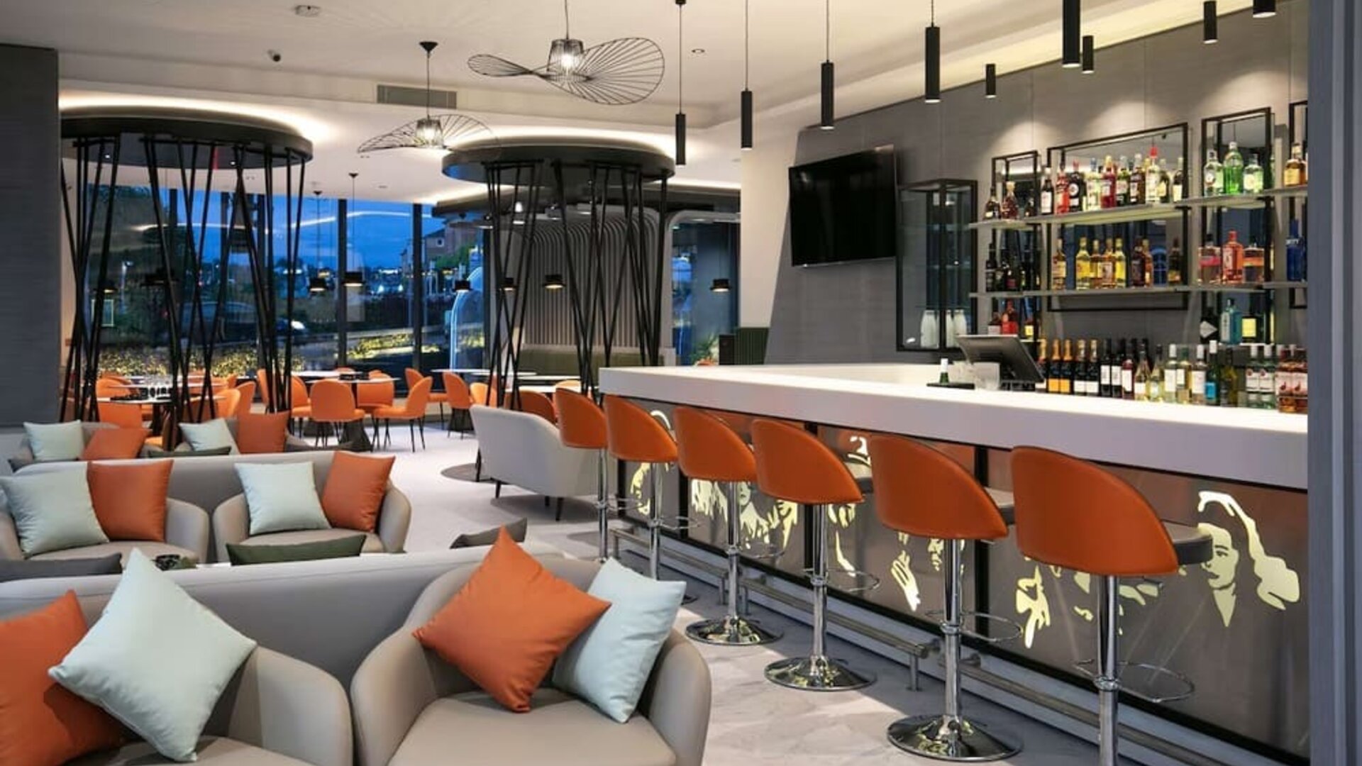 Hotel lounge at Spark By Hilton Luton.