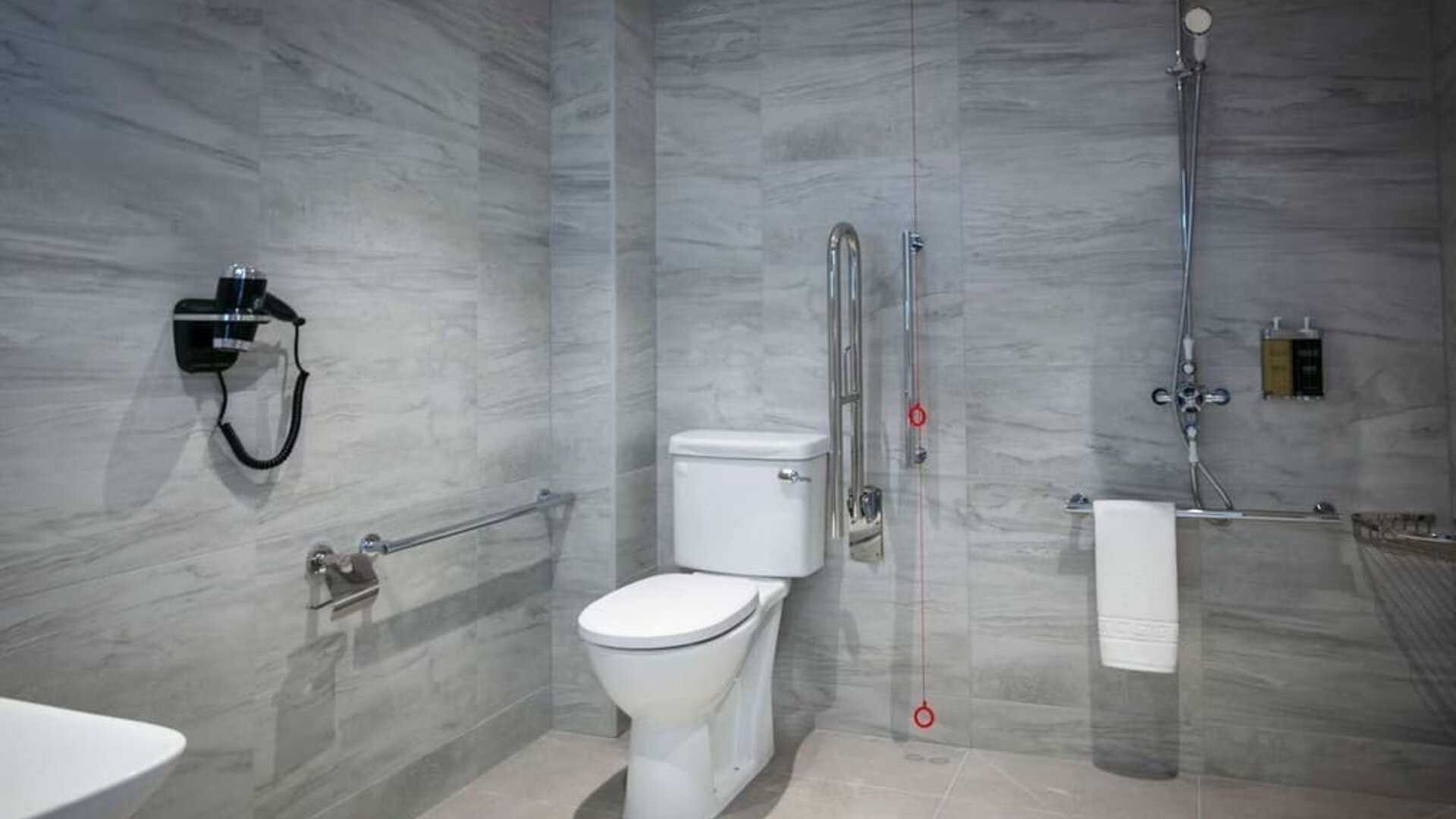 Guest bathroom at Spark By Hilton Luton.