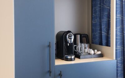 Day room with coffee station at Spark By Hilton Luton.