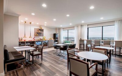 Dining area with comfortable seating at Delta Hotel By Marriott Regina.