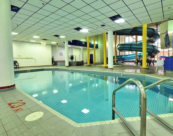 Indoor pool at Delta Hotel By Marriott Regina.