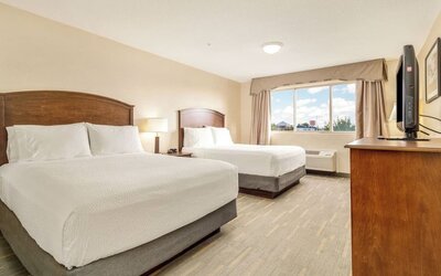 Bright and spacious day use twin room at Holiday Inn Lethbridge. 
