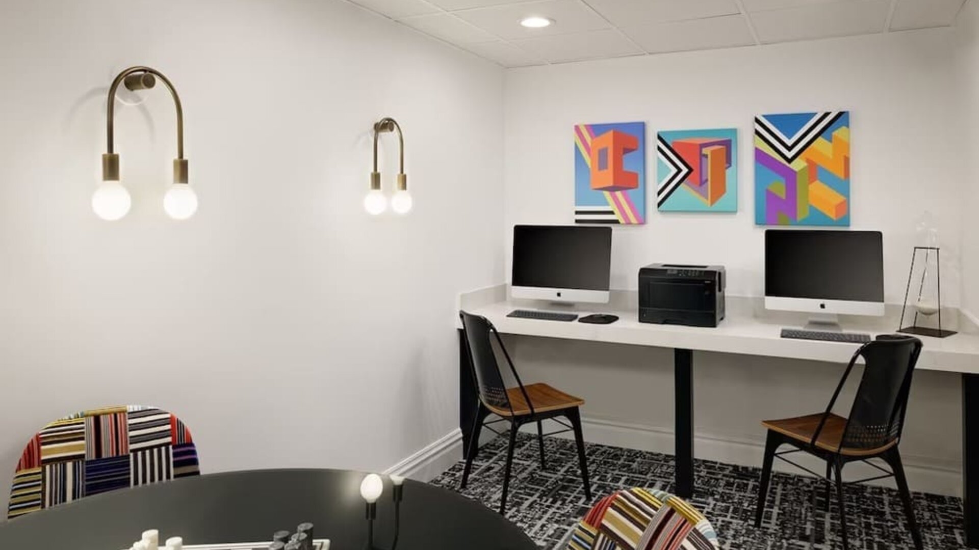 Business center available at Le Parc At Melrose.