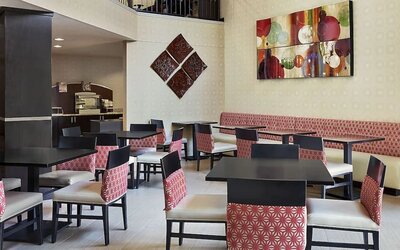 Dining area perfect for coworking at Holiday Inn Express & Suites Naples Downtown - 5th Avenue.
