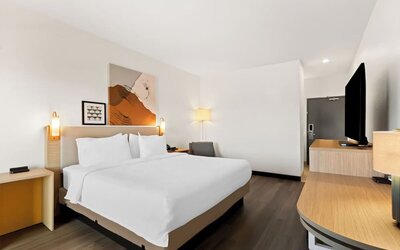 Day use room with natural light at Spark By Hilton Fountain Hills Scottsdale.