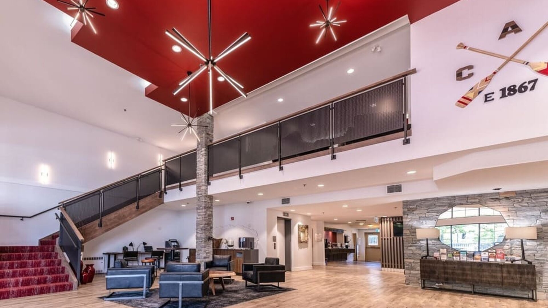 Lobby lounge at Kanata Kelowna And Conference Centre.