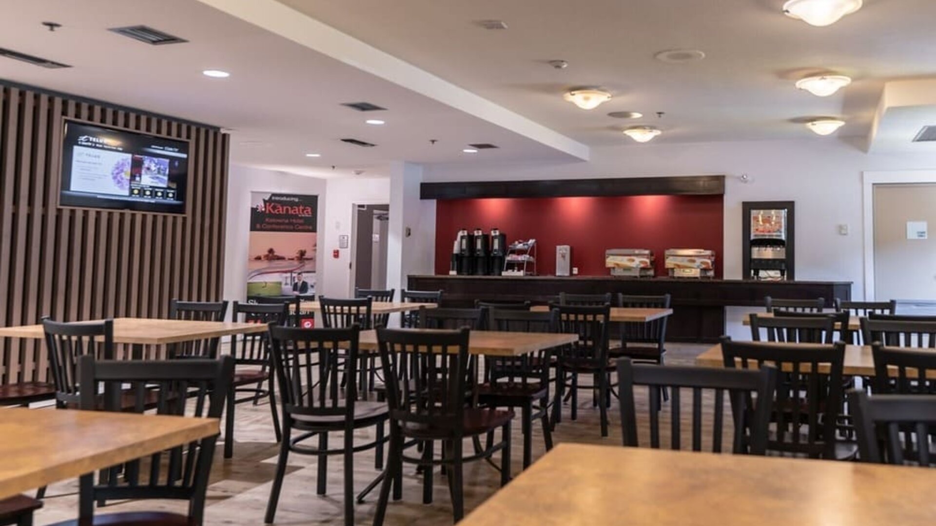 Dining area at Kanata Kelowna And Conference Centre.
