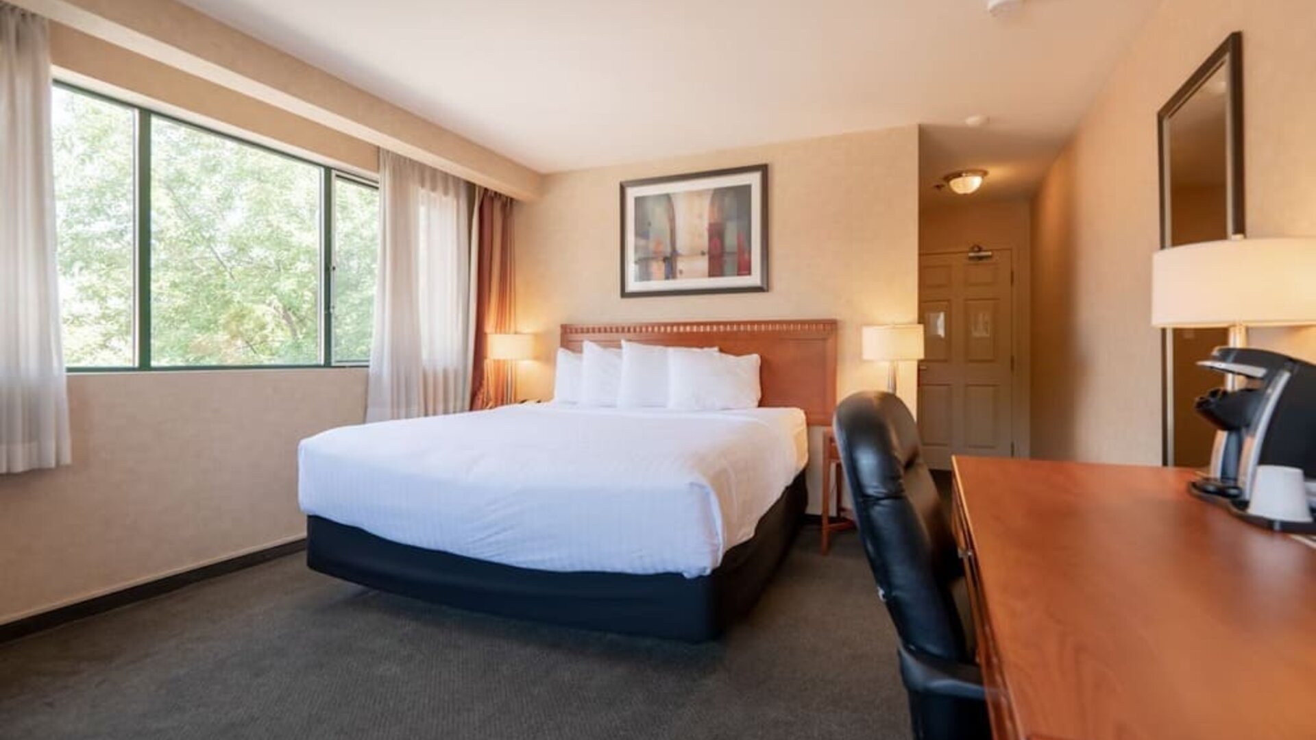 Bright and spacious day use room with work desk at Kanata Kelowna And Conference Centre.