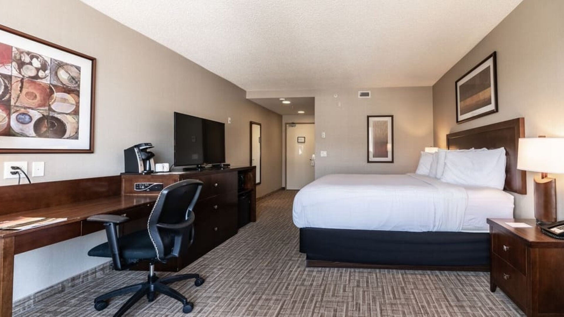 Standard day use room with work desk at Kanata Kelowna And Conference Centre.