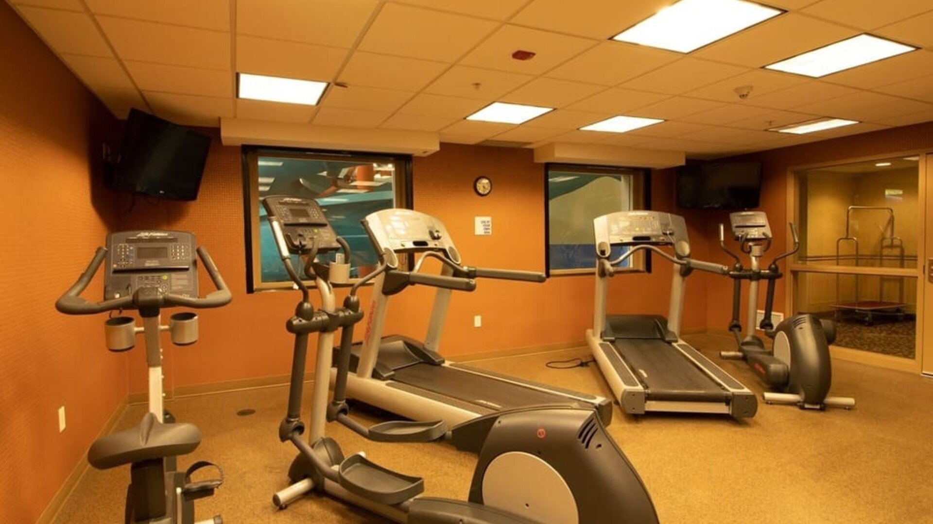 Well equipped fitness center at Kanata Kelowna And Conference Centre.