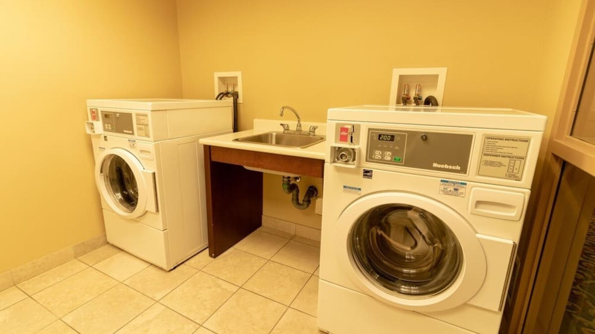 Laundry room at Kanata Kelowna And Conference Centre.