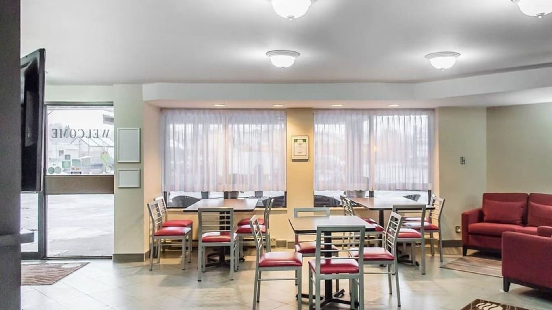 Lobby lounge at Comfort Inn Pembroke.