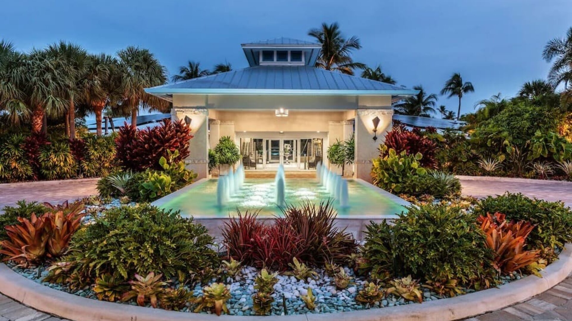 Hotel entrance at Islander Resort Oceanside.
