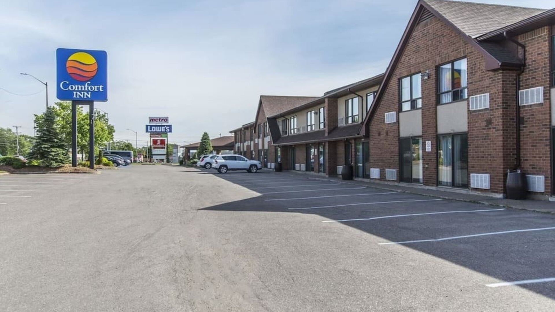 Hotel parking at Comfort Inn Sault Ste. Marie.