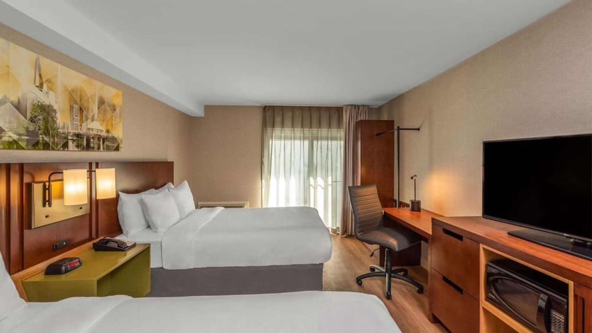 Day use twin room with work desk at Comfort Inn Winnipeg Airport.