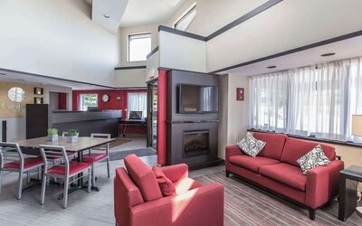Lobby lounge with workspace and fireplace at Comfort Inn Sydney.
