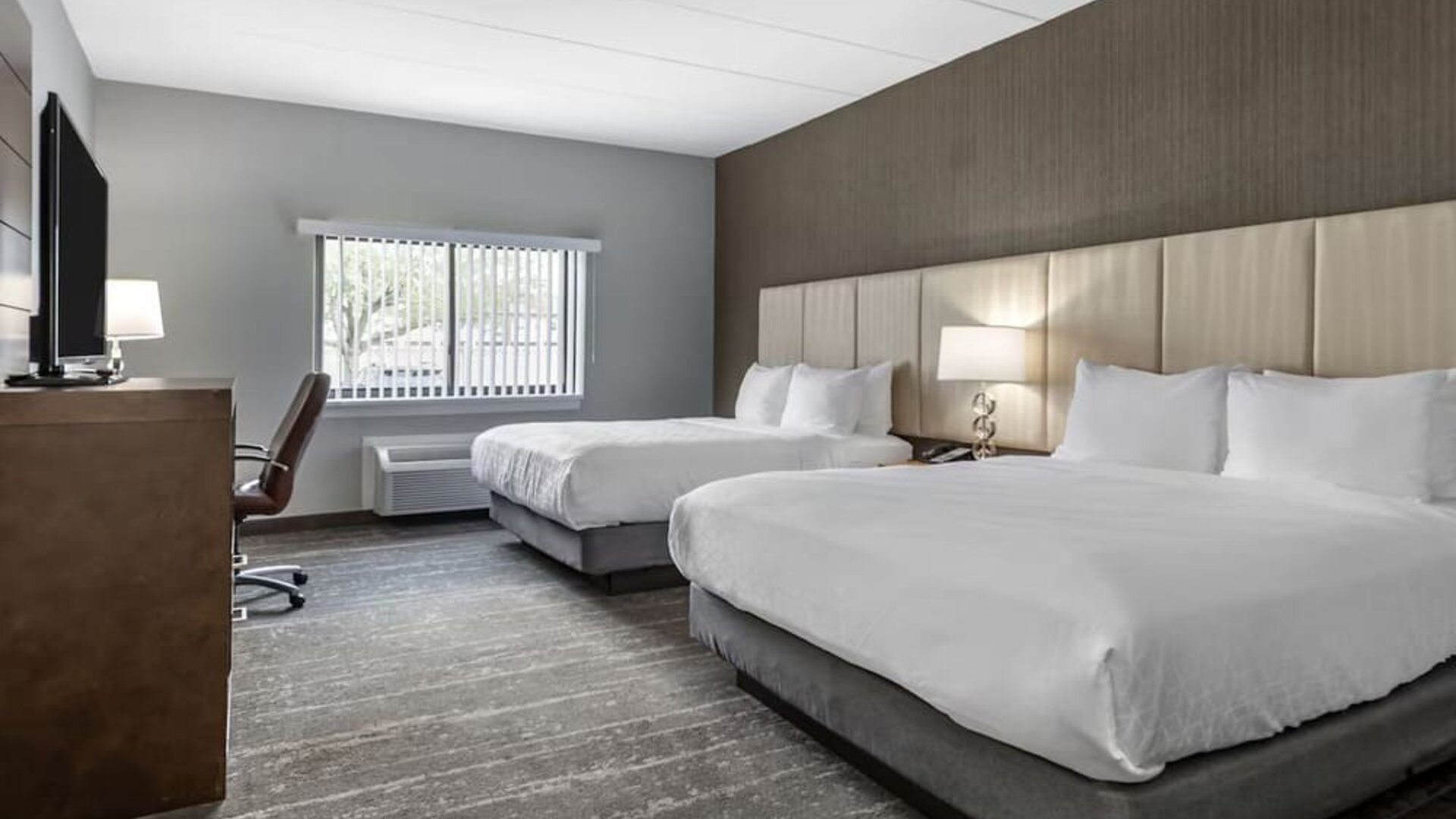 Queen beds at Amwell Suites Somerset Bridgewater.