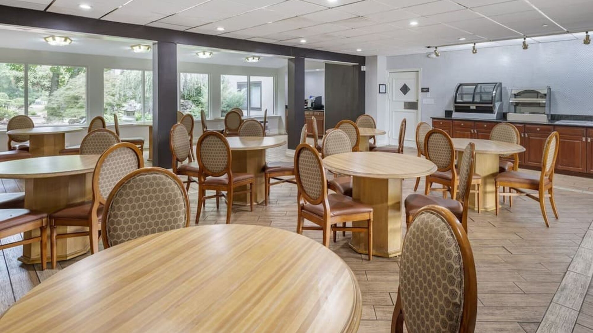 Dining room at Somerset Lofts.
