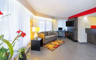 Lobby lounge and workspace at Comfort Inn Moncton Magnetic Hill.