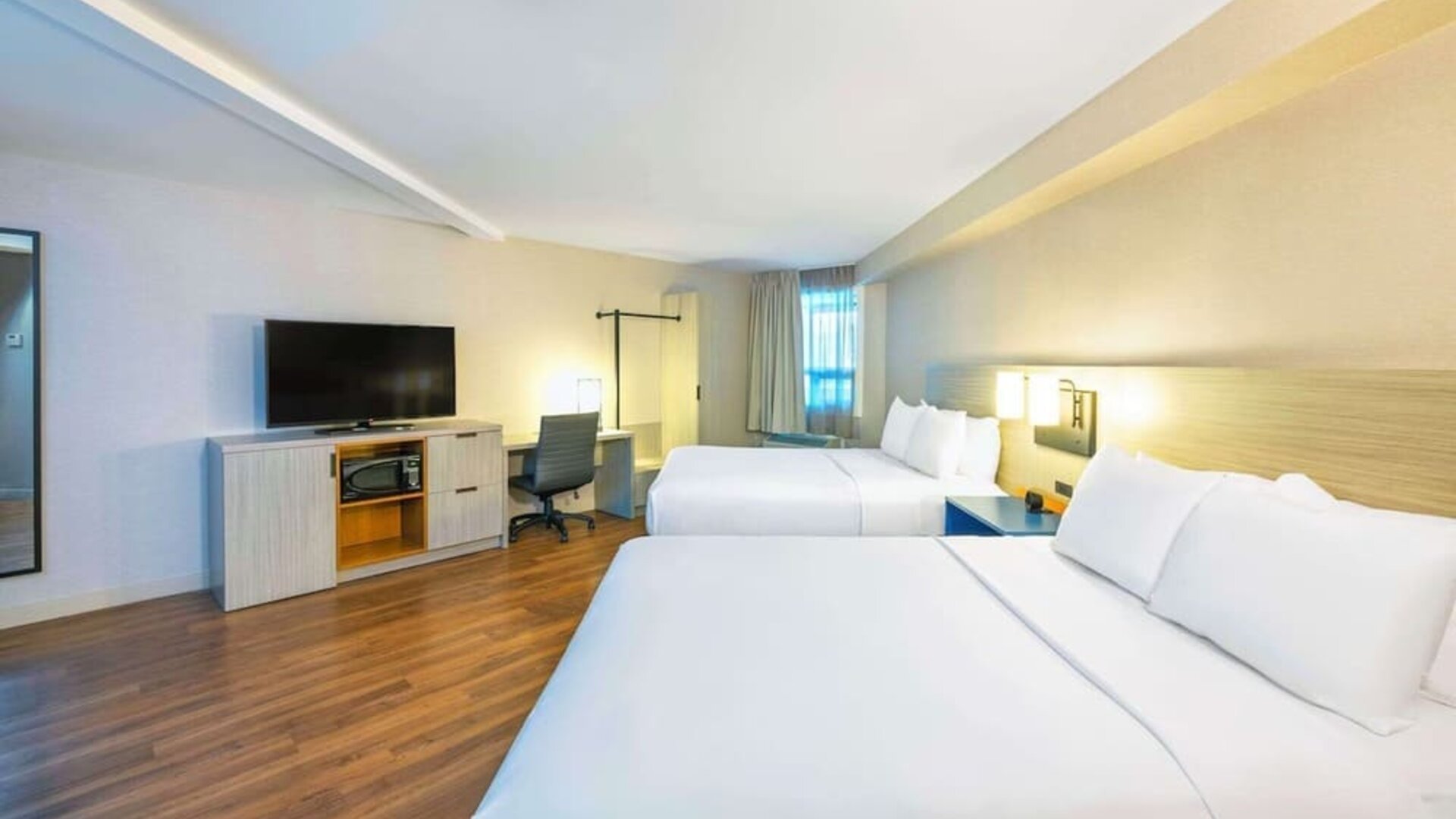 Brigth and spacious day use twin room with work desk at Comfort Inn Moncton Magnetic Hill.