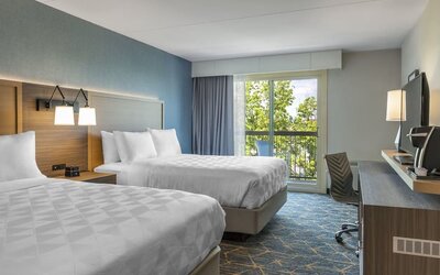 Day use twin room with work desk at Holiday Inn Kingston Waterfront.