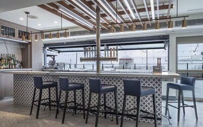 Hotel bar at Holiday Inn Kingston Waterfront.