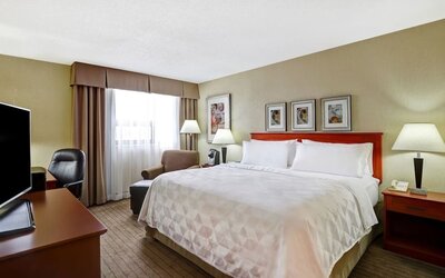 Bright and spacious day use room with work desk and sofa at Holiday Inn Laval Montreal.